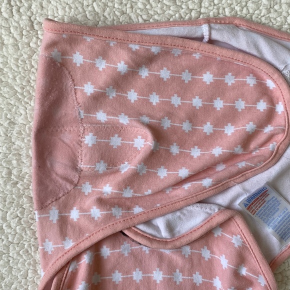 SwaddleMe Velcro Baby Swaddle (Pink/White) - Picture 9 of 16